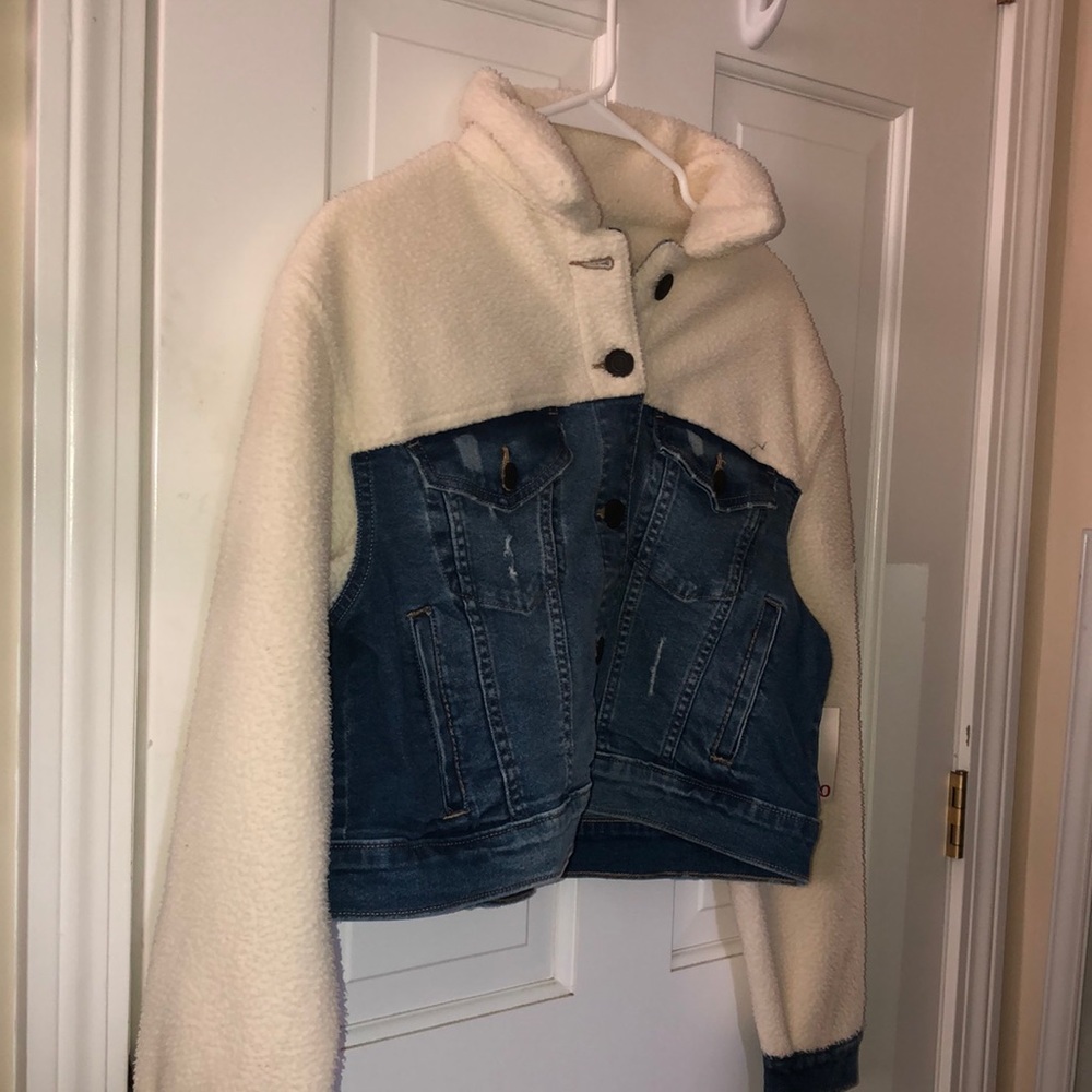 NWT Sherpa Jean Jacket size SMALL